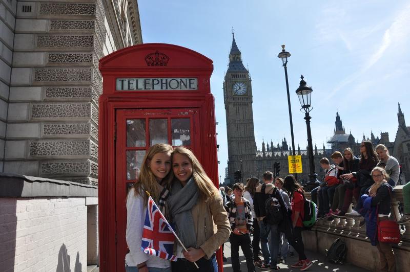 Die Kinder erkunden in ihrer Freizeit die Innenstadt von London und haben eine Menge Spaß bei den Sprachreisen England London