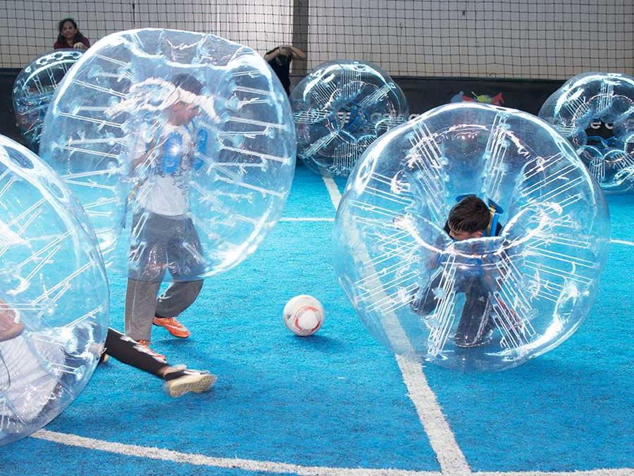Die Teilnehmer im Bubbleball in Straußberg