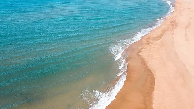 Der Strand im Surf-Camp Südfrankreich erstreckt sich über viele Kilometer