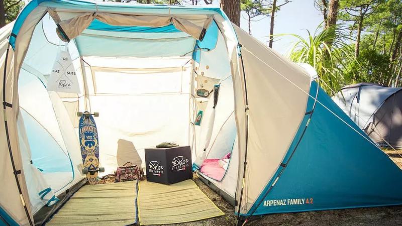 Das Zelt im Surf-Camp Südfrankreich ist für mehrere Personen geeignet