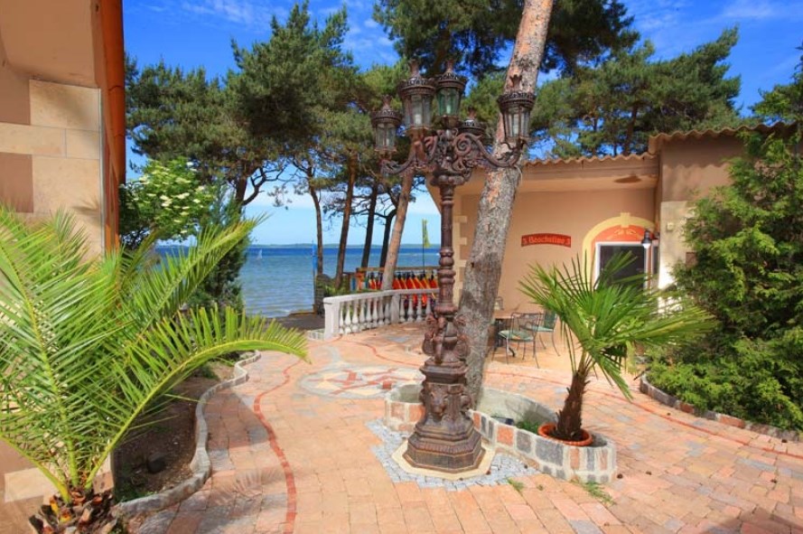 Mediterranes Flair im Feriendorf San Papelone an der Ostsee im Englisch Windsurfcamp
