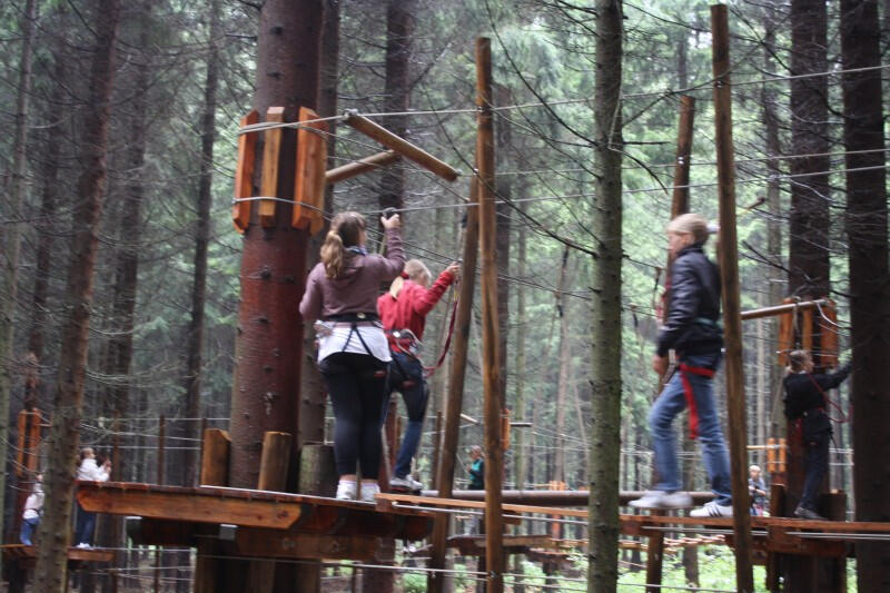 Kinder im Kletterwald im Ferienlager Limbach