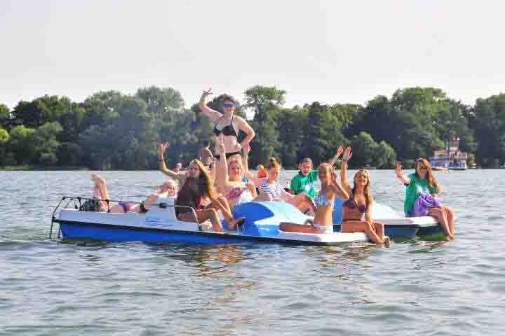 Tretbootfahren im Sommerferienlager Arendsee