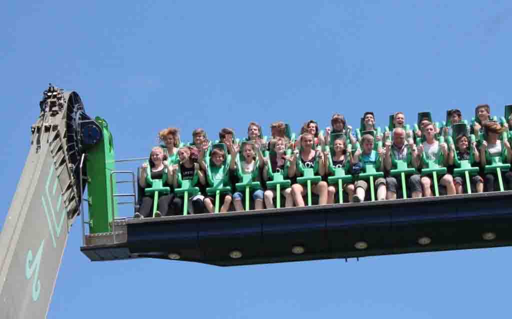 Action in der Riesenschaukel im Heidepark Soltau im Sommerferienlager Arendsee
