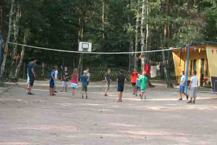 Volleyballspiel im Ferienlager Friedrichsee