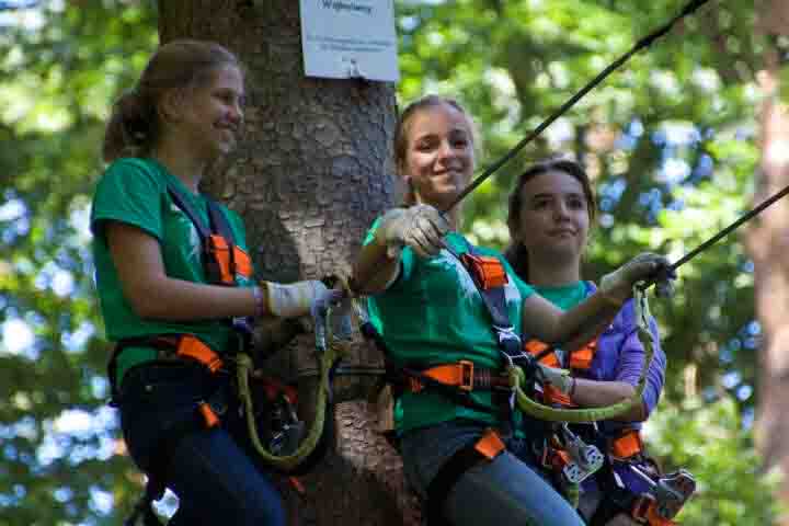 Klettern im Kletterwald im Ferienlager Luetow