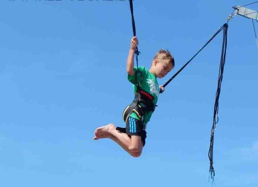 Trampolin springen im Ferienlager Luetow auf Usedom