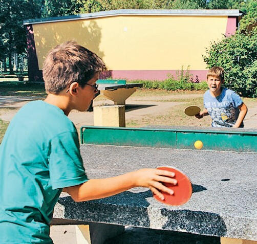 Tischtennis spielen im Aktivcamp Beetzsee