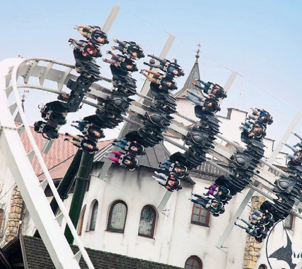 Achterbahn Looping im Kiju Sommercamp Heide Park Soltau
