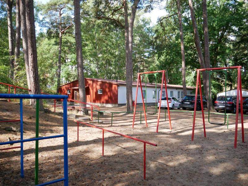 Der Spielplatz von dem Gelände im Feriencamp Trassenheide