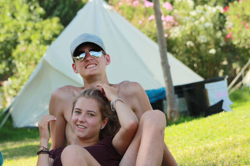 Jugendliche im Zeltlager auf der Jugendfreizeit Korsika