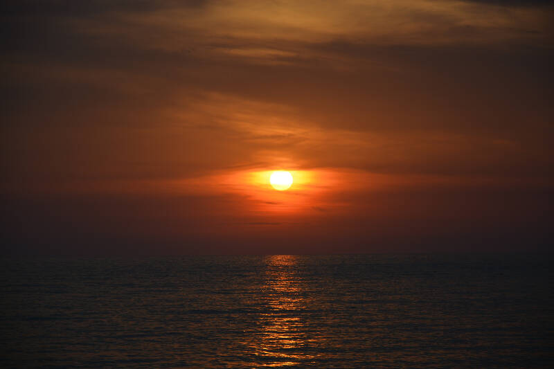 Sonnenuntergang am Meer auf Ferienfreizeit Korsika