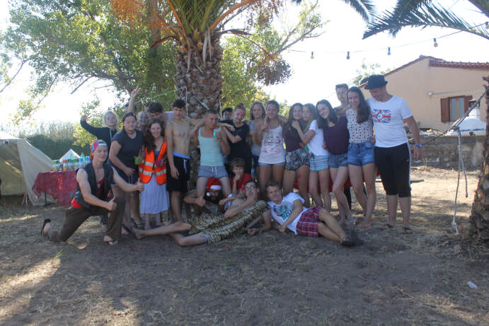 Gruppenfoto im Camp auf Jugendfreizeit Greece