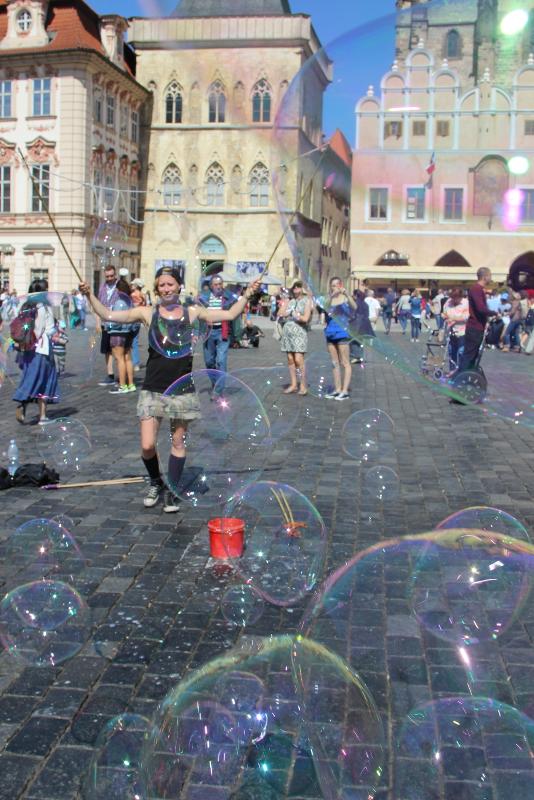 Kinder des Ferienprogramms Potsdam laufen durch die Stadt
