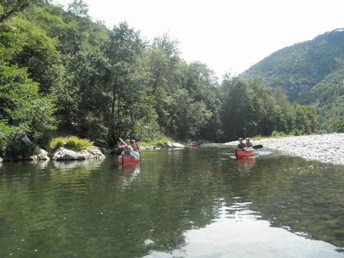 Zwei Kanus auf der Loire auf der Kanutour Frankreich