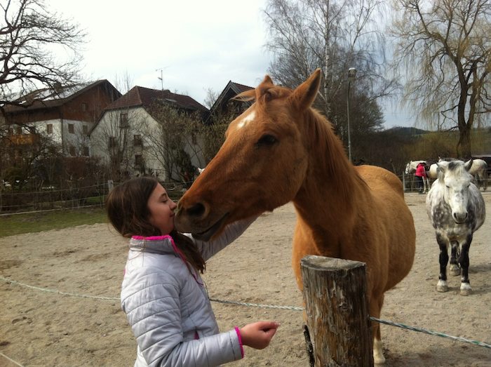 Kinder im Ferienangebot Bayern reiten