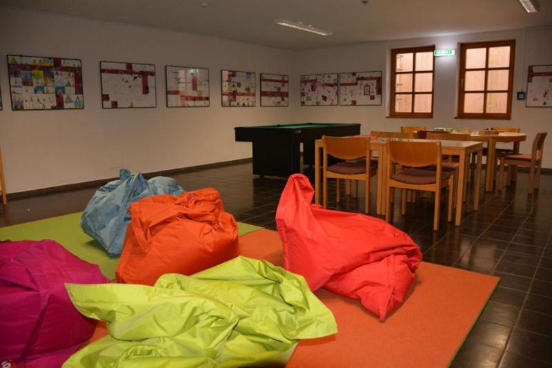 Kinder eines Herbstcamps haben eine Chill Area