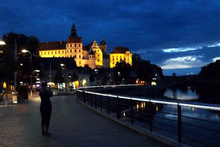 Das Schloss Neuburg erhebt sich an den Ufern der Donau und wird im Feriencamp Bayern sicher einmal besichtigt