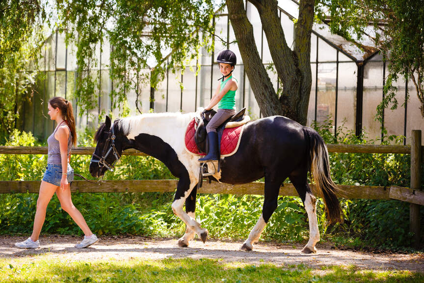 Teilnehmerin von Reiterferien Ausland bei einer Reitstunde