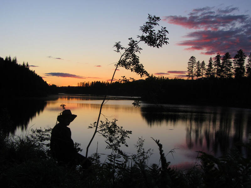 Sonnenuntergang im Outdoorcamp Schweden
