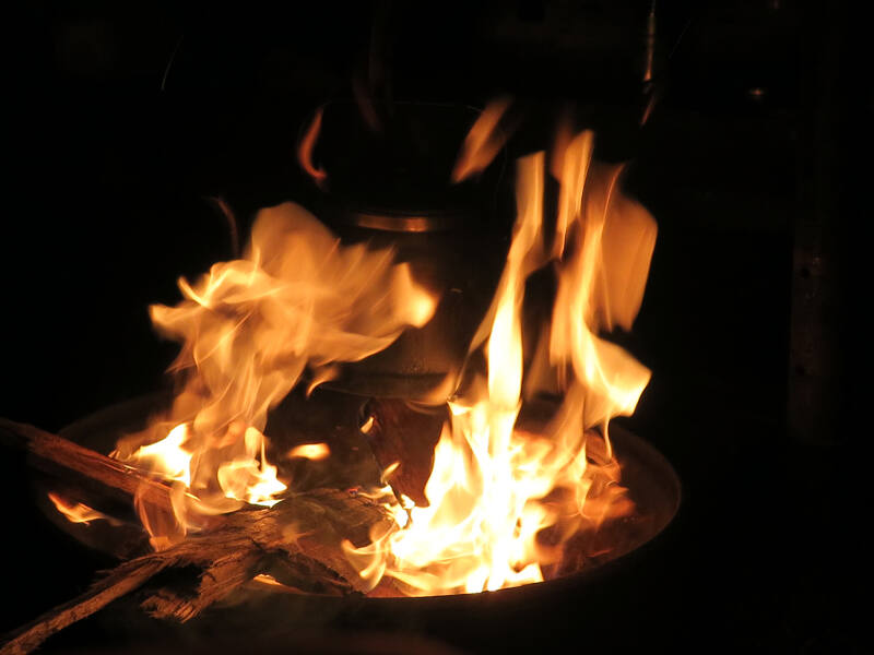 Lagerfeuer auf der Jugendreise in Schweden