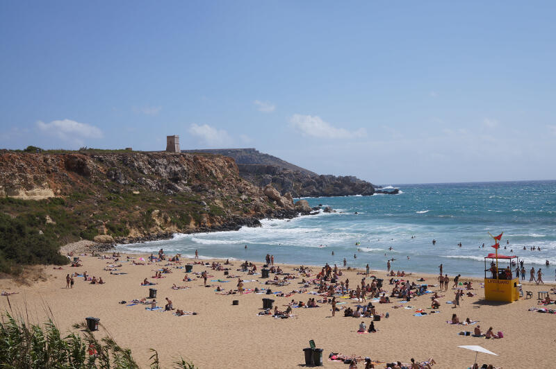 Blick auf den Strand und das Meer von Malta