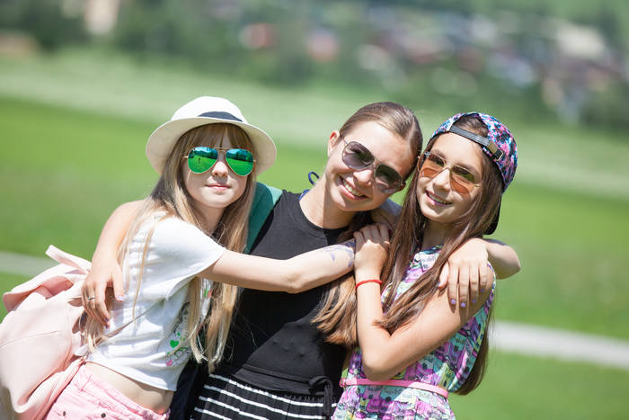 Drei Mädchen posen im Englischcamp Österreich