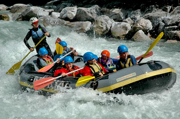 Gruppe beim Rafting im Englischcamp Österreich