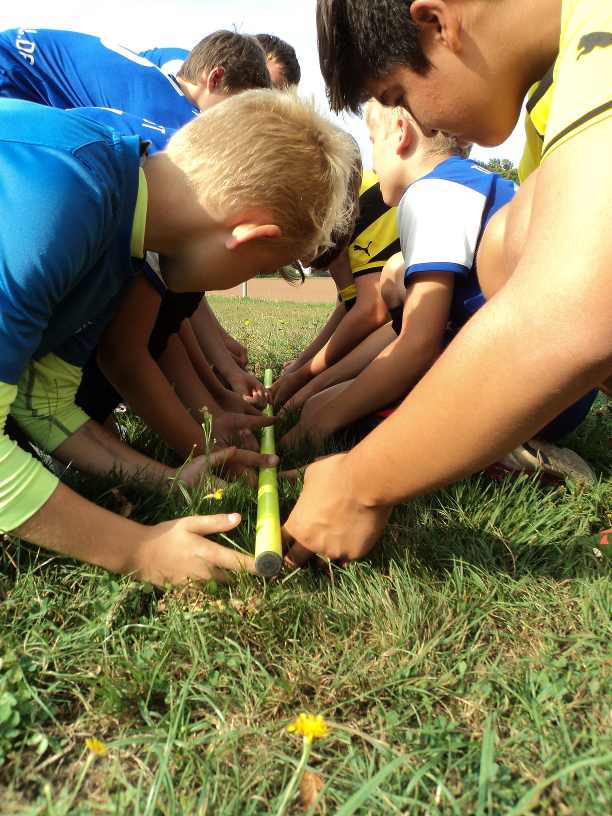 Teambuildingspiel im Fußballcamp NRW