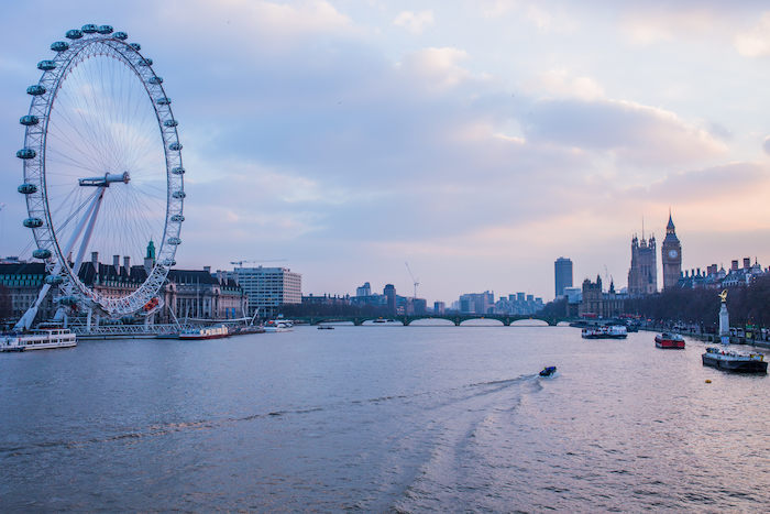 Ausblick auf die Themse und das London Eye bei einer betreute Jugendreisen ab 15