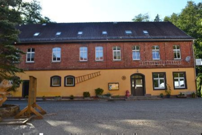 Haus von vorn im Ferienlager in Thüringen