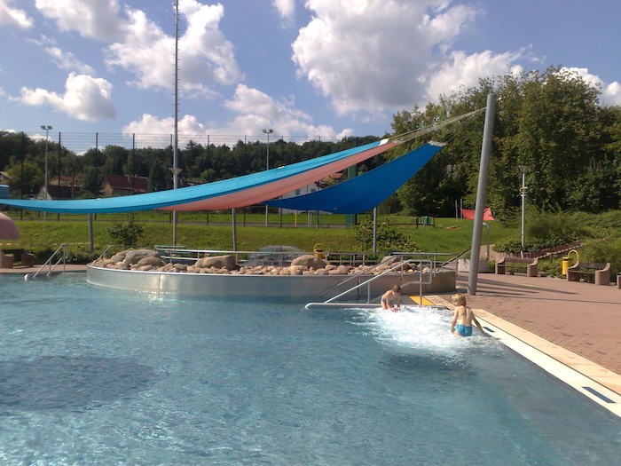 Der Pool im Ferienlager in Thüringen