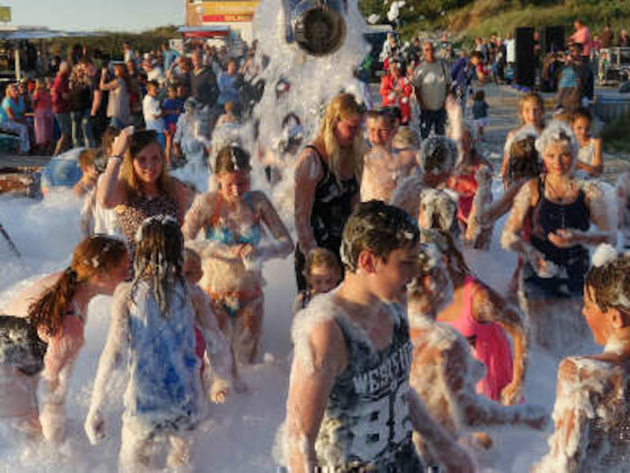 Schaumparty im Ferienlager in Mecklenburg-Vorpommern