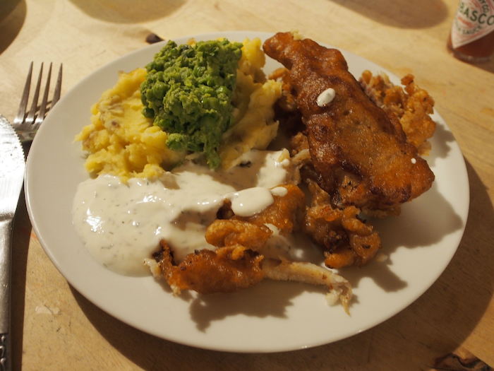 Teller mit Essen im Kreativcamp