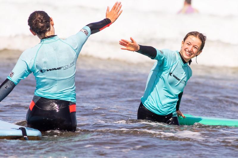 High five bei einem Kinder- und Jugendcamp