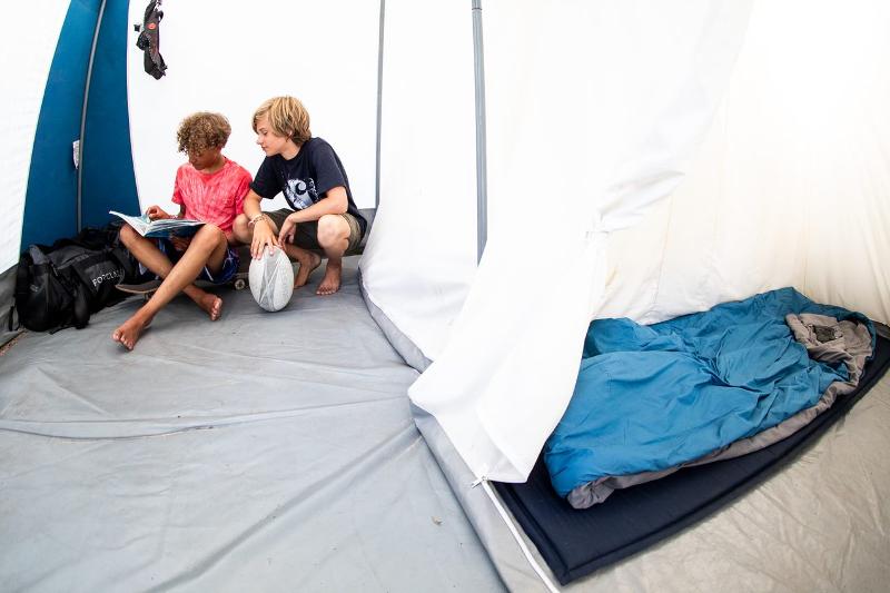 Ein Zelt von innen von einer Kinder- und Jugendfreizeit