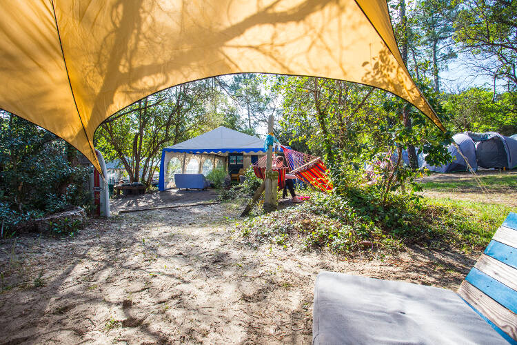 Entspannung im Grünen im Surfcamp in Moliets in Frankreich