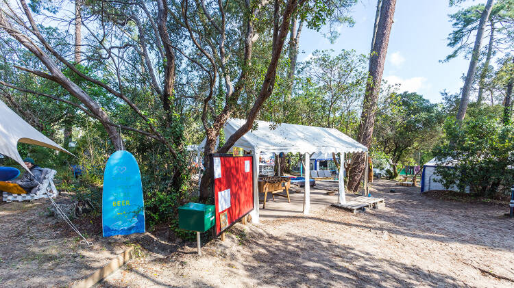 Zentrum des Zeltlagers im Surfcamp in Moliets