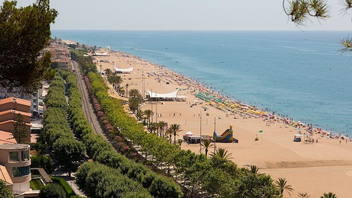 Teilnehmer der Jugendreise Barcelona machen badeurlaub