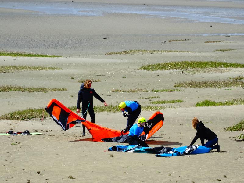 Kinder im Surfcamp für Kinder sind am Strand
