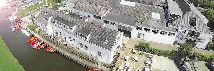 Man sieht Jugendherbege eines Segelcamps