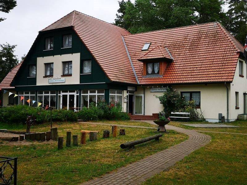 Kinder der Leipzig Herbstferien schlafen in einem haus