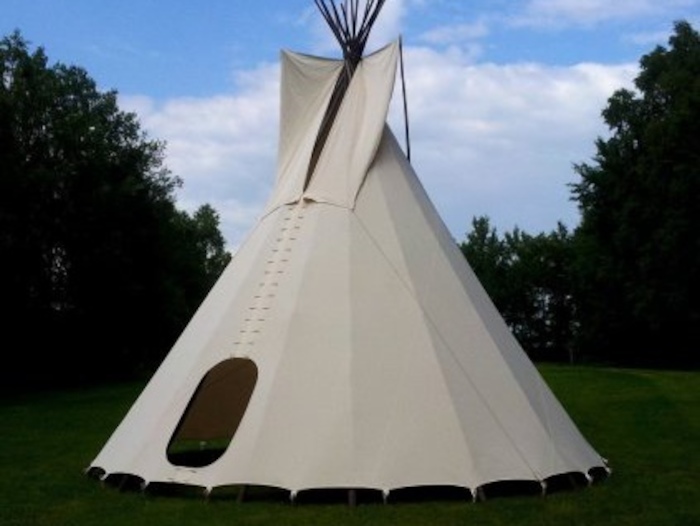 Un tipi lors d'une colonie de vacances Limousin