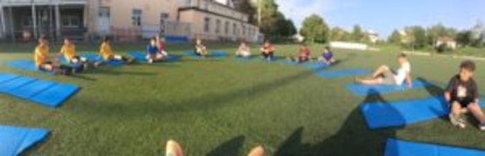 Die Fußballer bereiten sich im Sportcamp auf das Training vor