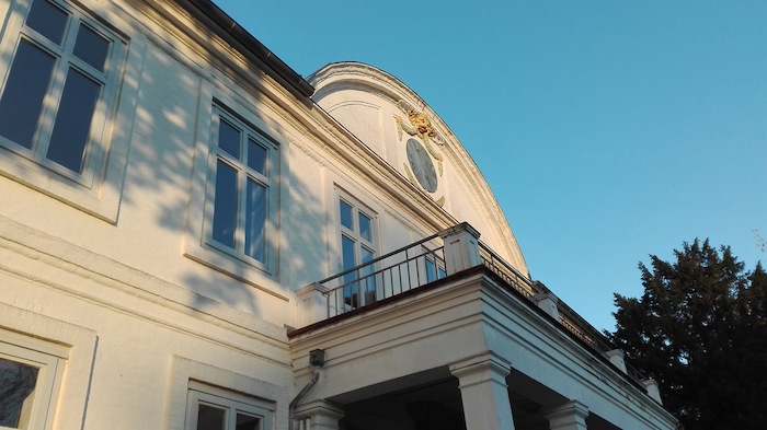 Das Schloss Noer von außen im Musical-Camp mit Tanzen an der Ostsee