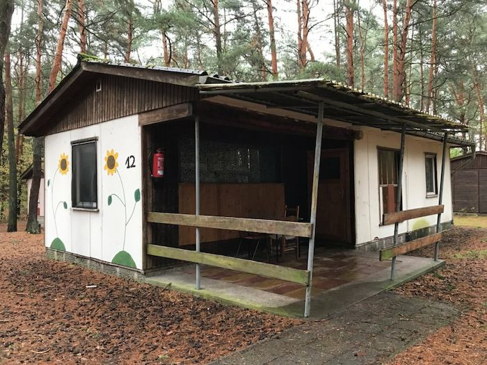 Das urige Bungalow im Künstlercamp