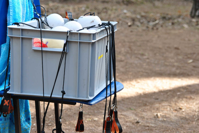 Box mit Equipment im Kreativcamp