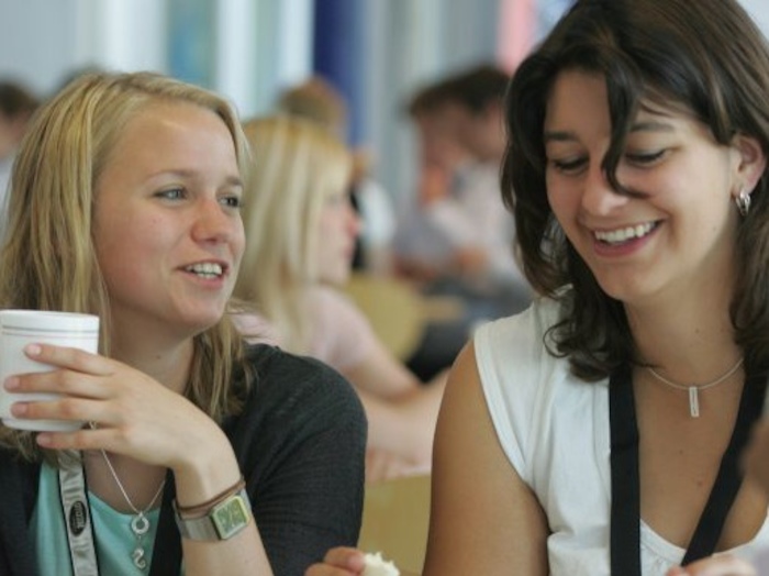 Mädchen beim Essen im Actioncamp Kappeln