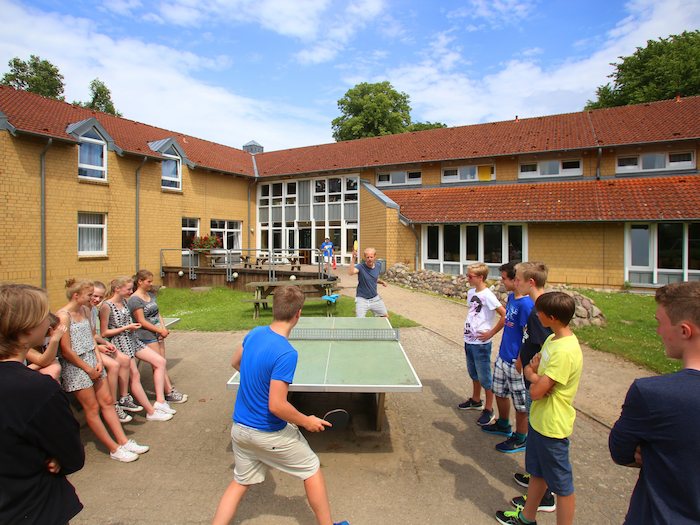 Ein spannendes Tischtennis-Match im Actioncamp Kappeln