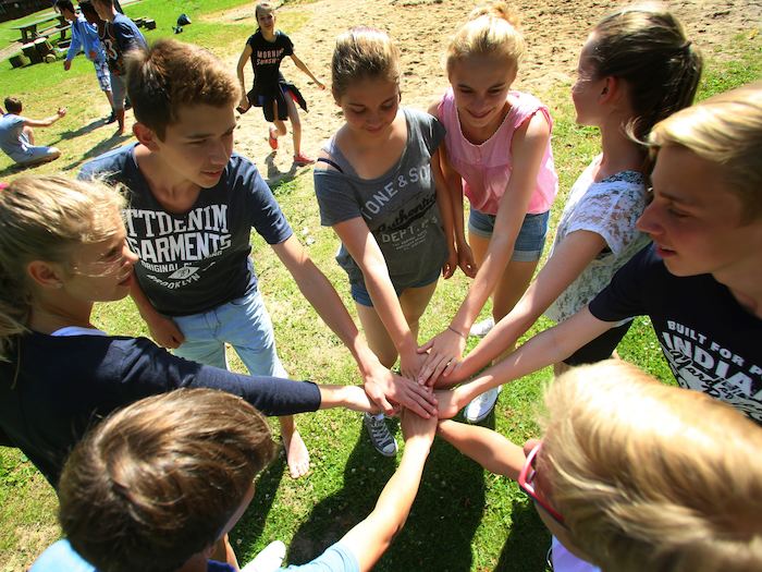 Kinder im Einsteigercamp Kappeln bilden ein Team